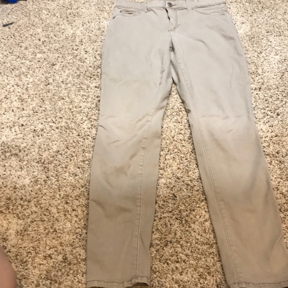 Kaki pants